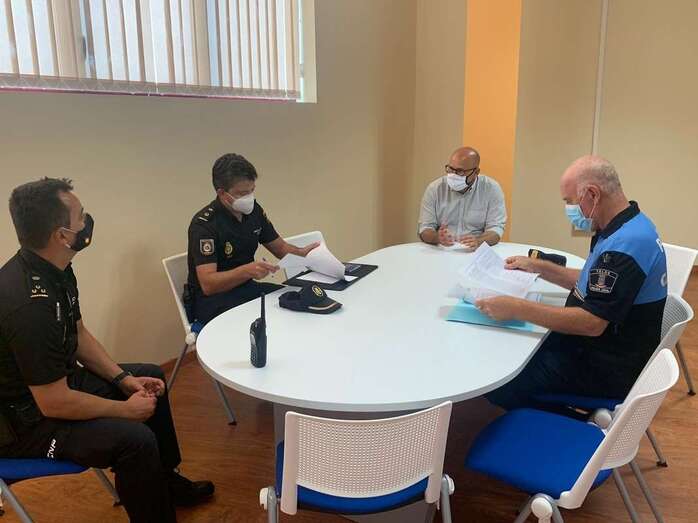 Reunión del concejal Agustín Arencibia con responsables de la Policía Local y Nacional/TA.